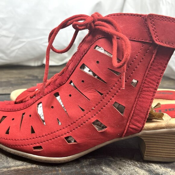 Earth Kristen Wide Women's 11D Bright Red Soft Nubuck Heeled Sandals - Picture 2 of 6